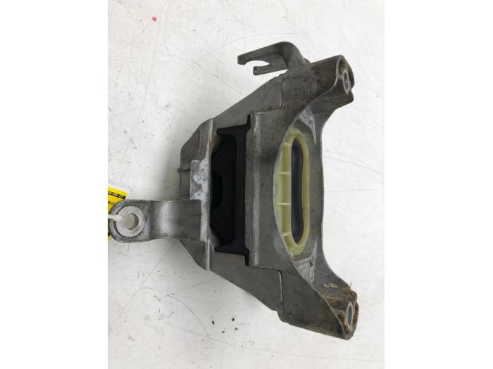 Used Engine mount Chevrolet Cruze 2.0 D 16V Price € 30,45 Margin scheme offered by Wessel Parts & Service B.V.