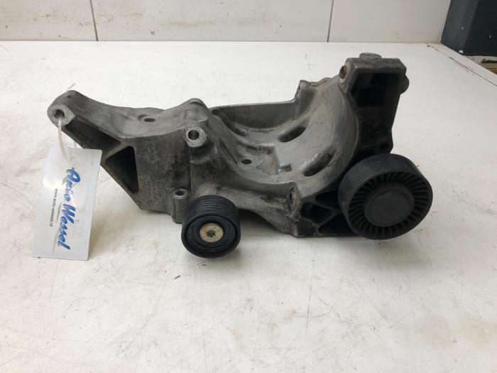 Gebrauchte Dynamostütze oben BMW 1 serie (E81) 120d 16V Preis € 30,45 Margenregelung angeboten von Wessel Parts & Service B.V.