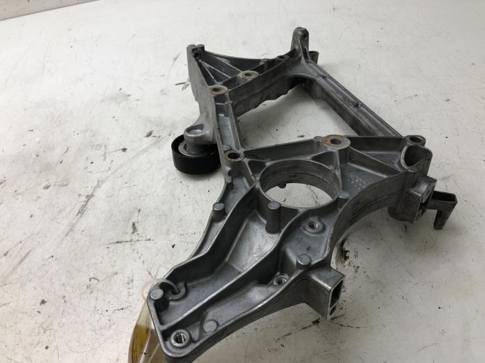 Usagé Support dynamo bas Mercedes C-Klasse Prix € 36,75 Règlement à la marge proposé par Wessel Parts & Service B.V.
