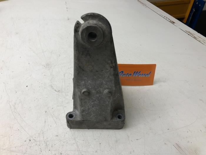 Used Engine mount Mercedes C (W204) 1.8 C-180K 16V Price € 36,75 Margin scheme offered by Wessel Parts & Service B.V.