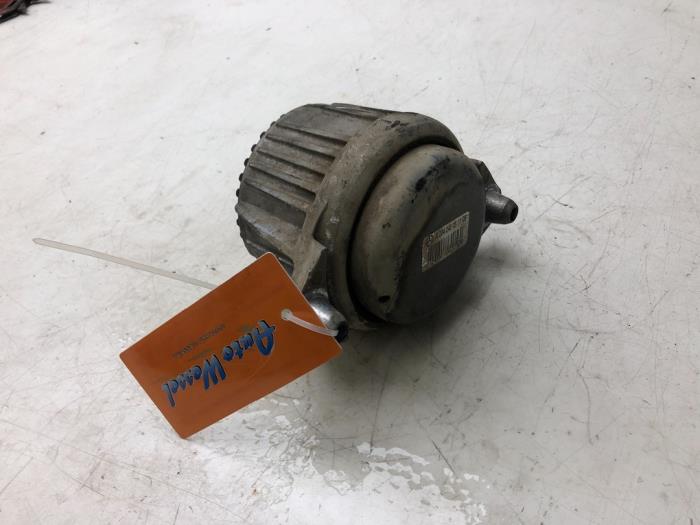 Used Engine mount Mercedes C Estate (S204) 2.2 C-200 CDI 16V BlueEFFICIENCY Price € 36,75 Margin scheme offered by Wessel Parts & Service B.V.