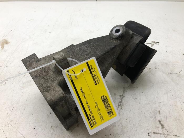 Used Engine mount Mercedes Sprinter Price € 30,45 Margin scheme offered by Wessel Parts & Service B.V.