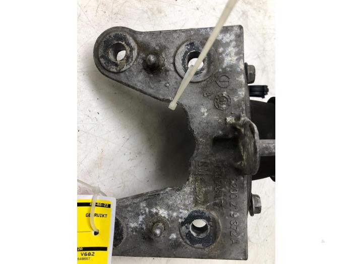 Used Engine mount Opel Vivaro 2.0 CDTI Price € 30,45 Margin scheme offered by Wessel Parts & Service B.V.