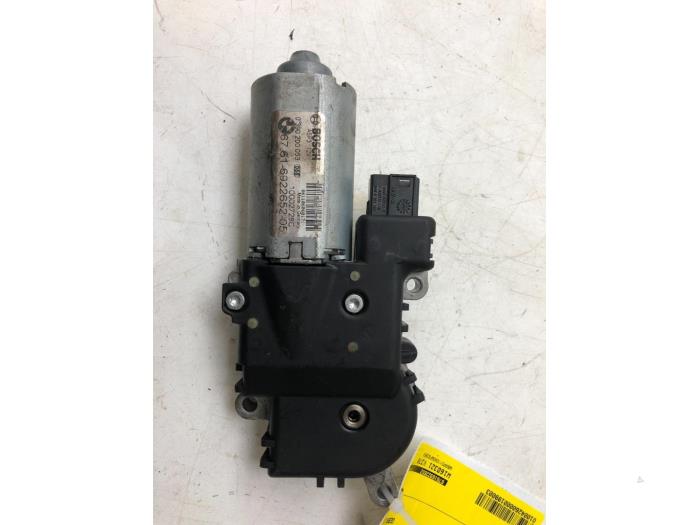 Używane Silnik szyberdachu BMW X3 (E83) 2.0d 16V Cena € 51,45 Procedura marży oferowane przez Wessel Parts & Service B.V.