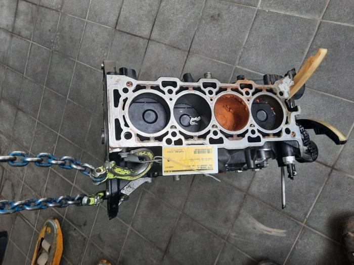 Gebrauchte Motor Unterblock Opel Cascada 1.6 Turbo 16V Preis auf Anfrage angeboten von Wessel Parts & Service B.V.