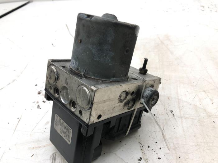 Begagnade ABS-pump Jaguar XJ8 (X308) 3.2 V8 32V Executive Pris € 93,45 Marginaltabell erbjuds av Wessel Parts & Service B.V.