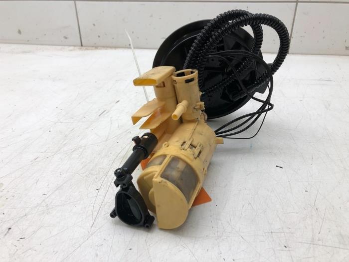 Usagé Pompe à carburant Mercedes C Estate (S205) C-200d 2.2 16V Prix € 72,45 Règlement à la marge proposé par Wessel Parts & Service B.V.