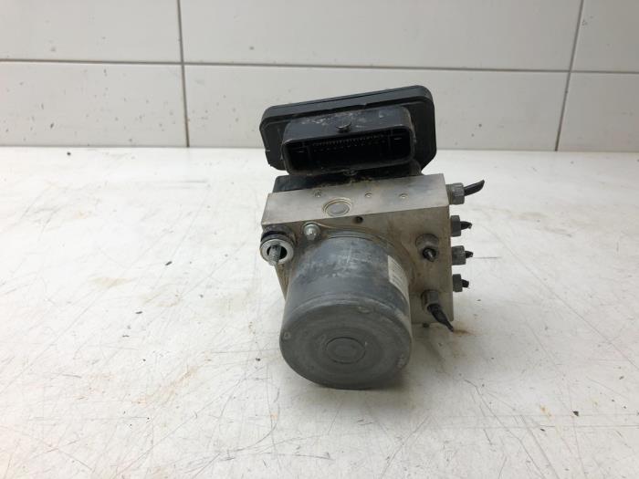 Begagnade ABS-pump Opel Combo Life/Tour 1.5 CDTI 130 Pris € 208,95 Marginaltabell erbjuds av Wessel Parts & Service B.V.