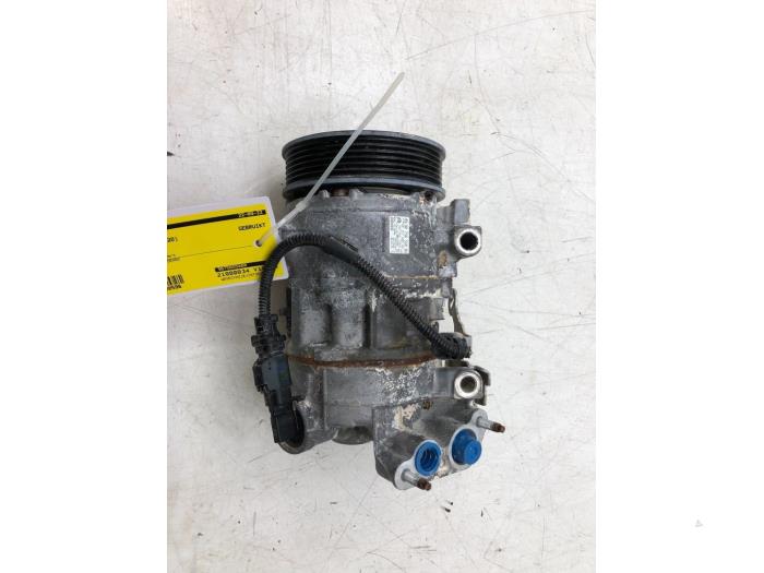 Usagé Compresseur de clim Opel Combo Life/Tour 1.5 CDTI 130 Prix € 183,75 Règlement à la marge proposé par Wessel Parts & Service B.V.