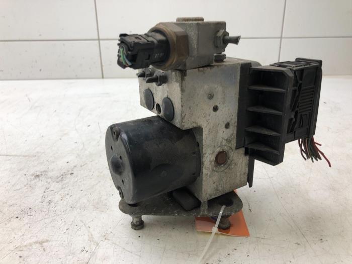 Begagnade ABS-pump Mercedes A (W168) 1.6 A-160 Pris € 51,45 Marginaltabell erbjuds av Wessel Parts & Service B.V.
