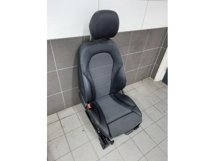 Fotel lewy z Mercedes-Benz C Estate (S205) C-200d 2.2 16V 2017