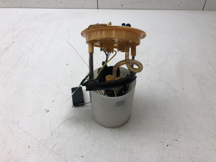 Electric fuel pump from a Volkswagen Scirocco (137/13AD) 2.0 TDI 16V 2012