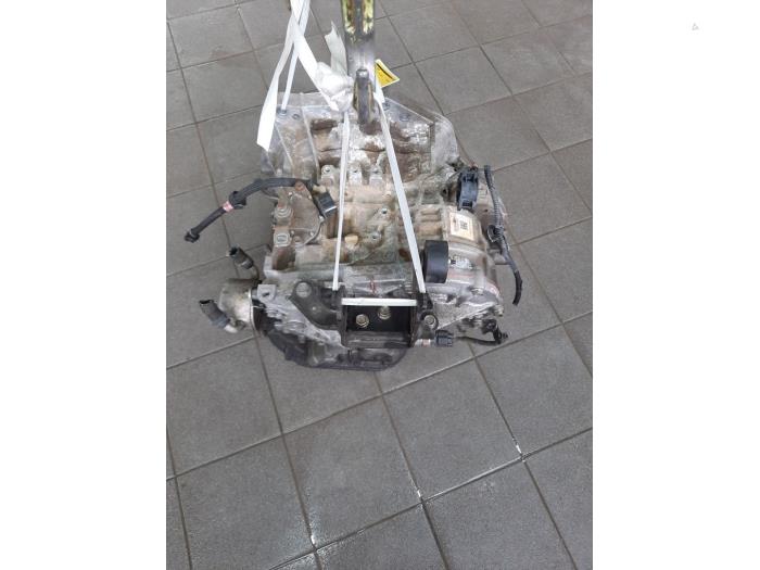 Gearbox from a Toyota Yaris III (P13) 1.33 16V Dual VVT-I 2013