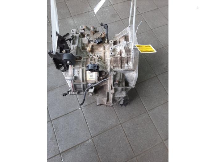 Gearbox from a Toyota Yaris III (P13) 1.33 16V Dual VVT-I 2013