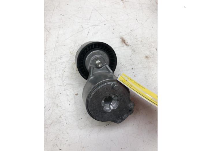 Usados Rodillo tensor correa múltiple Opel Crossland (X) 1.2 Turbo 12V Precio € 40,95 Norma de margen ofrecido por Wessel Parts & Service B.V.