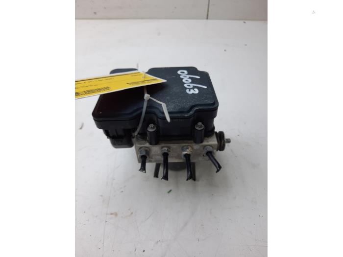 Używane Pompa ABS Opel Crossland (X) 1.2 Turbo 12V Cena € 236,25 Procedura marży oferowane przez Wessel Parts & Service B.V.