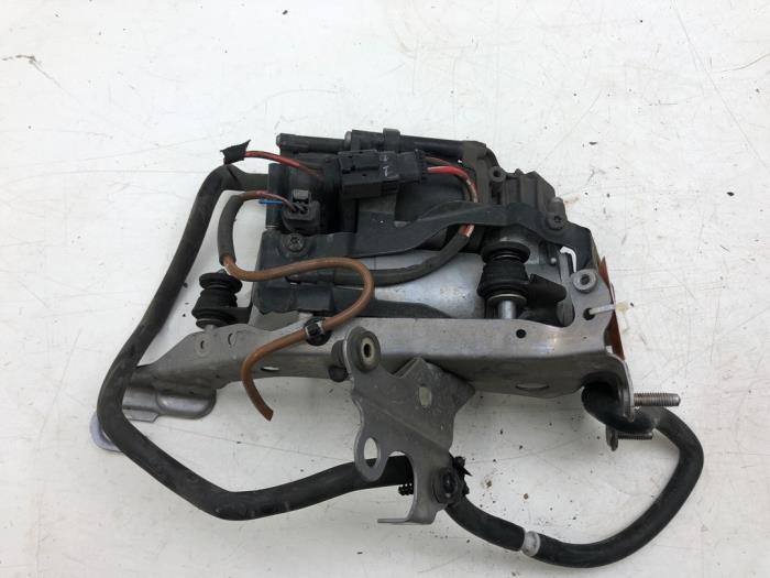 Begagnade Luftpump (fjädring) Mercedes GLC Coupe (C253) 2.2 250d 16V BlueTEC 4-Matic Pris € 418,95 Marginaltabell erbjuds av Wessel Parts & Service B.V.