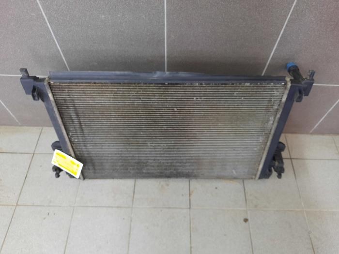 Usagé Radiateur Skoda Superb Combi (3V5) 2.0 TDI Prix € 131,25 Règlement à la marge proposé par Wessel Parts & Service B.V.
