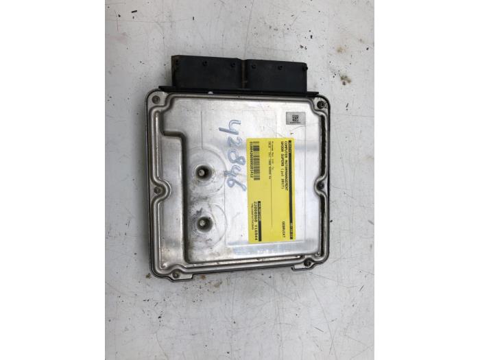 Used Engine management computer Skoda Superb Combi (3V5) 2.0 TDI Price € 156,45 Margin scheme offered by Wessel Parts & Service B.V.