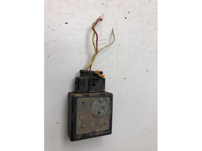 Usagé Module pompe carburant Skoda Superb Combi (3V5) 2.0 TDI Prix € 51,45 Règlement à la marge proposé par Wessel Parts & Service B.V.