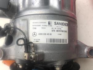 Używane Pompa klimatyzacji Mercedes Vito (447.6) 2.0 114 CDI 16V Cena € 299,00 Procedura marży oferowane przez Autobedrijf G.H. Wessel B.V.