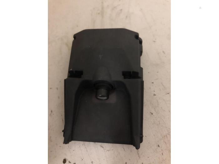 Front camera from a Opel Corsa F (UB/UH/UP) 1.2 12V 75 2020