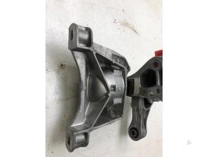 Engine mount from a Opel Vivaro 2.0 CDTI 150 2021