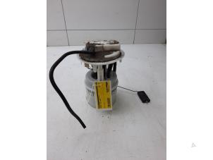 Usados Bomba eléctrica de combustible Peugeot 206 SW (2E/K) 1.4 Precio € 39,00 Norma de margen ofrecido por Autobedrijf G.H. Wessel B.V.