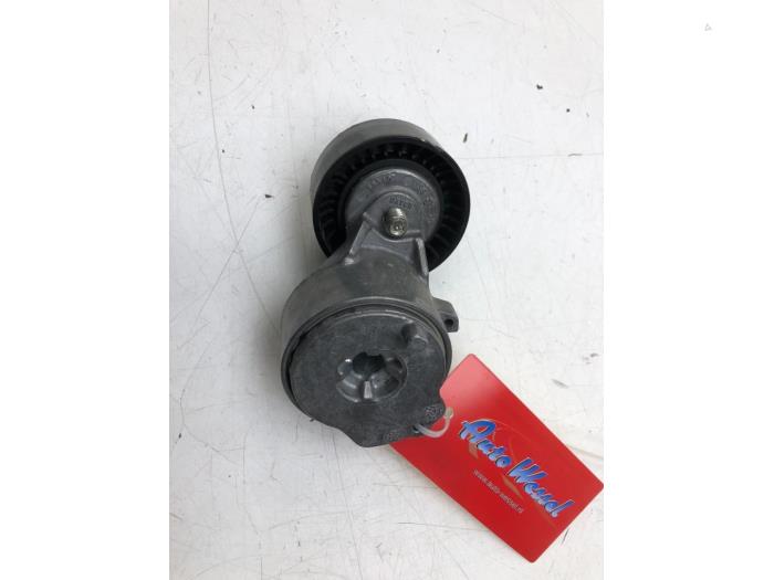 Usados Rodillo tensor correa múltiple Opel Crossland (X) 1.2 Turbo 12V Precio € 36,75 Norma de margen ofrecido por Wessel Parts & Service B.V.