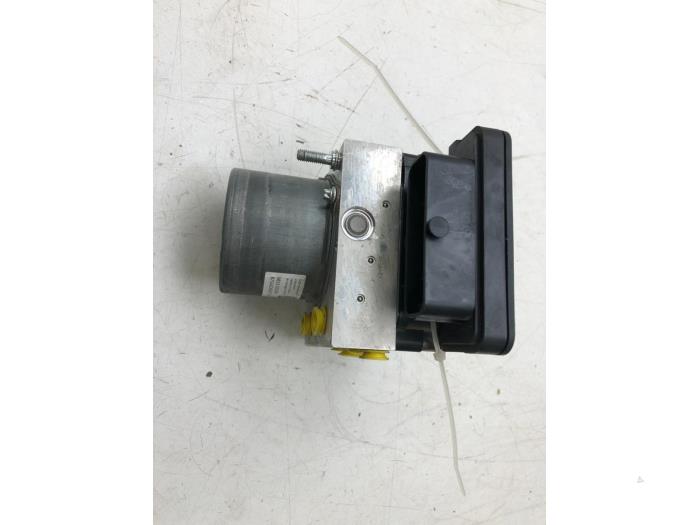 Begagnade ABS-pump Opel Vivaro 2.0 CDTI 150 Pris € 208,95 Marginaltabell erbjuds av Wessel Parts & Service B.V.