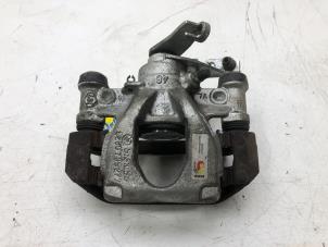 Used Rear brake calliper, right Renault Master IV (EV/HV/UV/VA/VB/VD/VF/VG/VJ) 2.3 dCi 145 16V FWD Price € 149,00 Margin scheme offered by Autobedrijf G.H. Wessel B.V.
