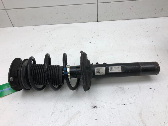 Front shock absorber rod, left from a Skoda Octavia Combi (NXAC) 1.5 TSI 16V 2020