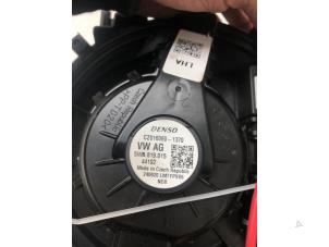 Używane Silnik wentylatora nagrzewnicy Skoda Octavia Combi (NXAC) 1.5 TSI 16V Cena € 69,00 Procedura marży oferowane przez Autobedrijf G.H. Wessel B.V.