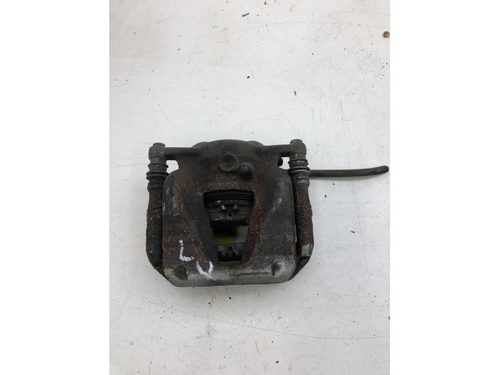 Begagnade Främre bromsok, vänster Mercedes A (W176) 1.5 A-160 CDI, A-160d 16V Pris € 78,75 Marginaltabell erbjuds av Wessel Parts & Service B.V.