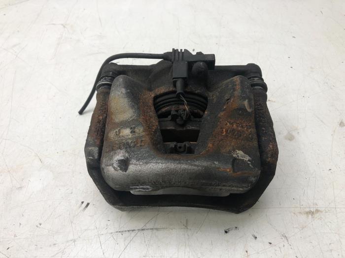 Begagnade Främre bromsok, höger Mercedes A (W176) 1.5 A-160 CDI, A-160d 16V Pris € 78,75 Marginaltabell erbjuds av Wessel Parts & Service B.V.