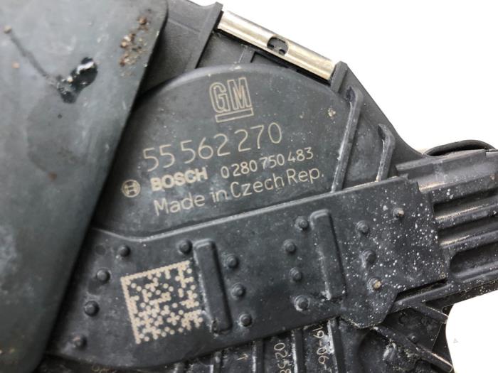 Usagé Boitier papillon Opel Corsa E 1.4 16V Prix € 40,95 Règlement à la marge proposé par Wessel Parts & Service B.V.