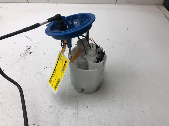 Begagnade Elektrisk bränslepump Skoda Octavia Combi (NXAC) 1.5 TSI 16V Pris € 40,95 Marginaltabell erbjuds av Wessel Parts & Service B.V.