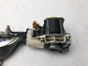 Used Seatbelt tensioner, right Kia Stonic (YB) 1.0i T-GDi 12V Price on request offered by Autobedrijf G.H. Wessel B.V.