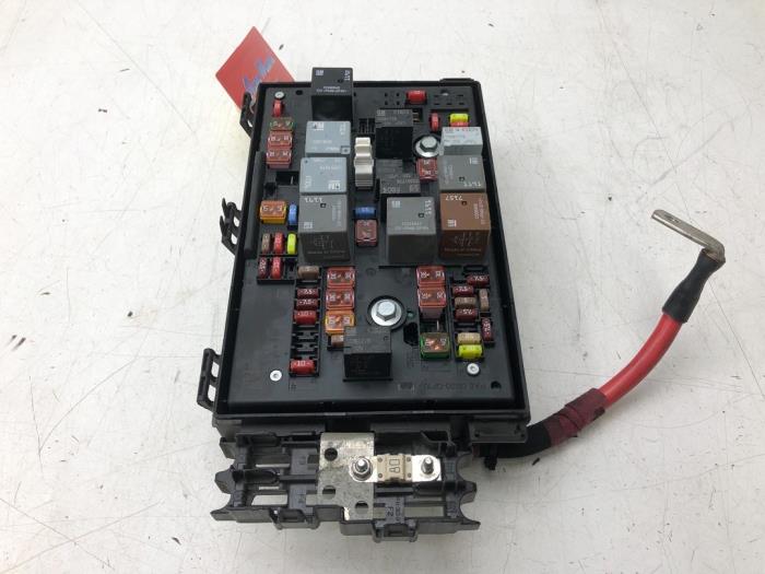 Fuse box Opel Astra J Sports Tourer 2.0 CDTI 16V 160 - 13368643