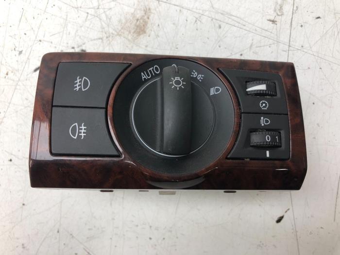 Używane Przelacznik swiatel Opel Antara 2.2 CDTI 16V 4x2 Cena € 36,75 Procedura marży oferowane przez Wessel Parts & Service B.V.