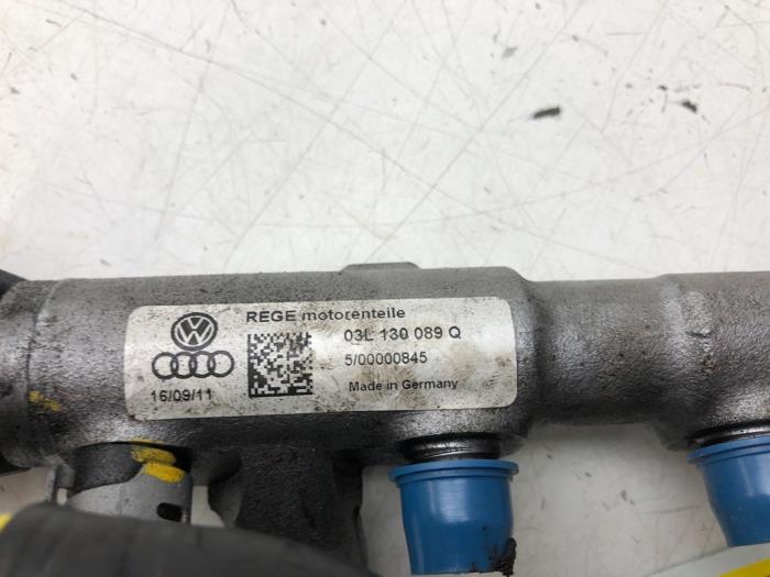Fuel injector nozzle from a Audi A6 (C7) 2.0 TDI 16V 2012