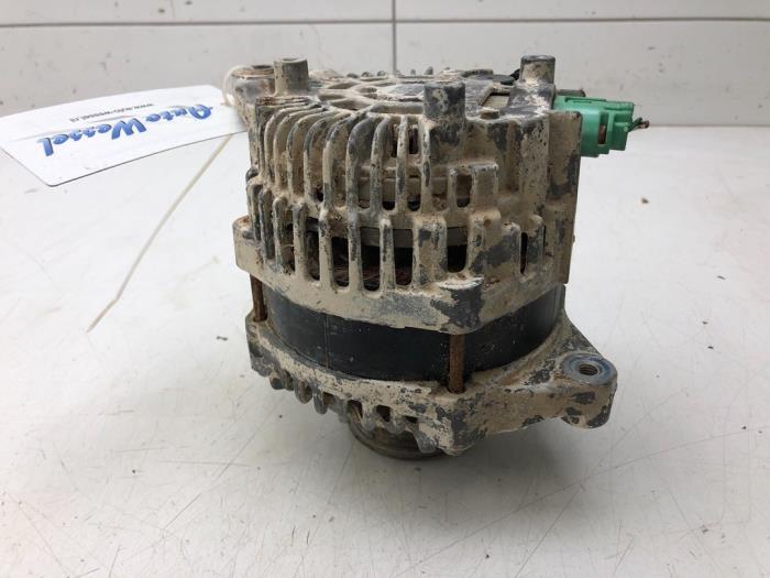 Begagnade Dynamo Nissan NT 400 Cabstar 3.0 DCI 35.13 Pris på förfrågan erbjuds av Wessel Parts & Service B.V.