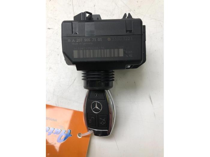 Begagnade Fjärrkontrollset Mercedes C (W204) 2.2 C-220 CDI 16V BlueEFFICIENCY Pris på förfrågan erbjuds av Wessel Parts & Service B.V.