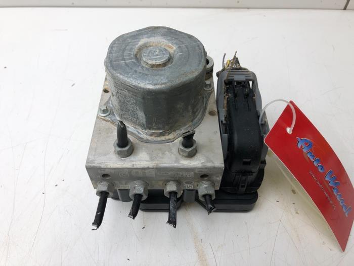 Usagé Bloc ABS Opel Corsa E 1.4 16V Prix € 51,45 Règlement à la marge proposé par Wessel Parts & Service B.V.