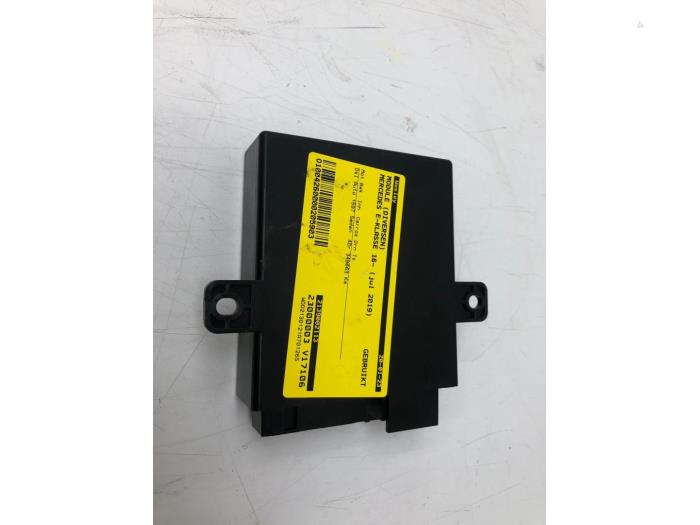 Usagé Module (divers) Mercedes E (W213) E-200d 1.6 Turbo 16V Prix € 93,45 Règlement à la marge proposé par Wessel Parts & Service B.V.