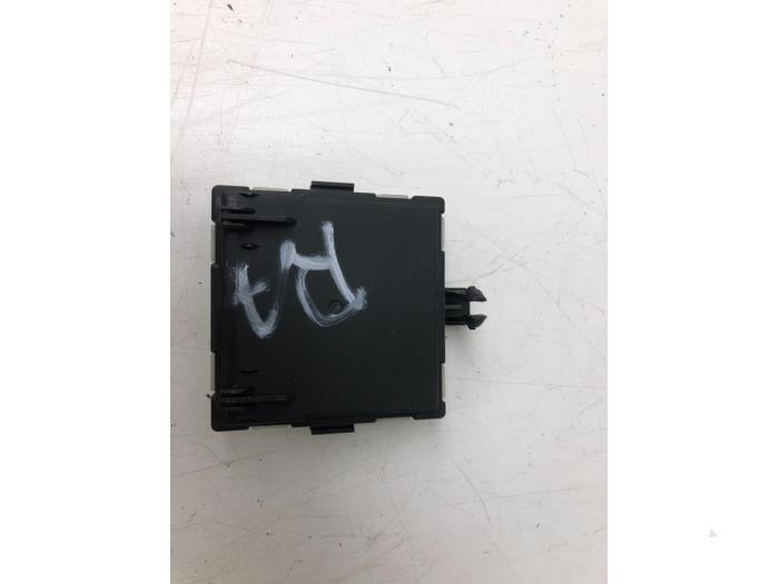 Central door locking module from a Mercedes-Benz E (W213) E-200d 1.6 Turbo 16V 2019