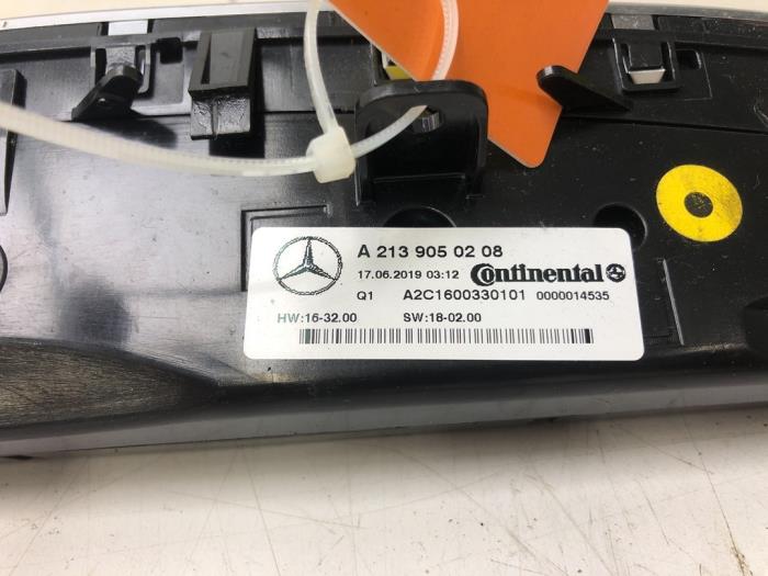 Panel de control de calefacción de un Mercedes-Benz E (W213) E-200d 1.6 Turbo 16V 2019