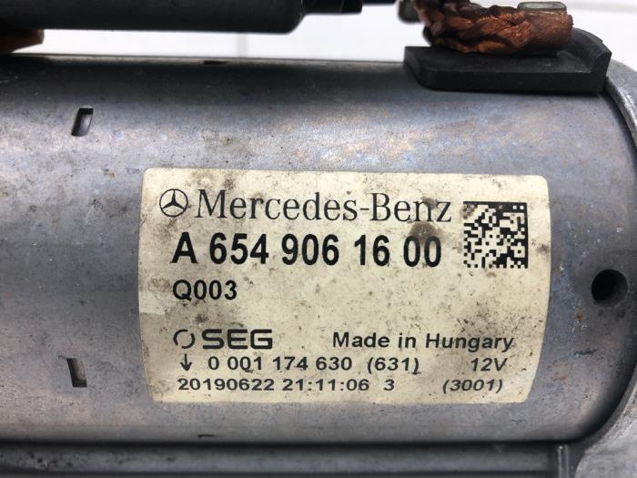 Rozrusznik z Mercedes-Benz E (W213) E-200d 1.6 Turbo 16V 2019