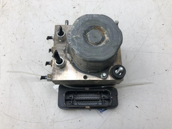 Usagé Pompe ABS Nissan Micra (K14) 1.0 DIG-T 117 Prix € 103,95 Règlement à la marge proposé par Wessel Parts & Service B.V.
