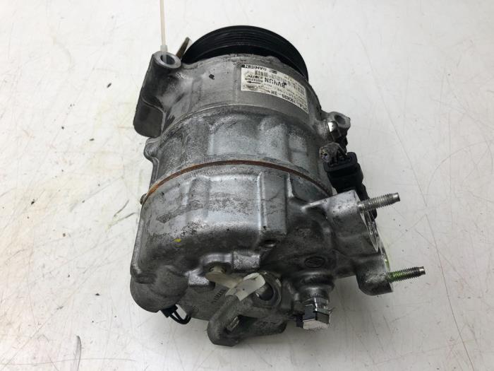 Air conditioning pump from a Jaguar F-type 3.0 V6 24V 2019